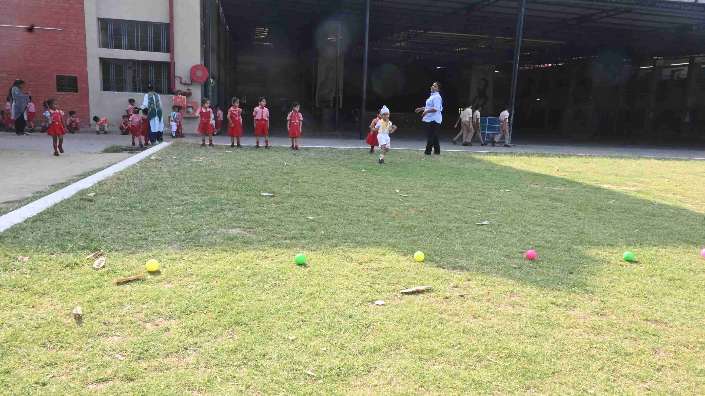 RUN AND PIC THE BALL & PHOTO FRAME FOR CLASS LKG-3
