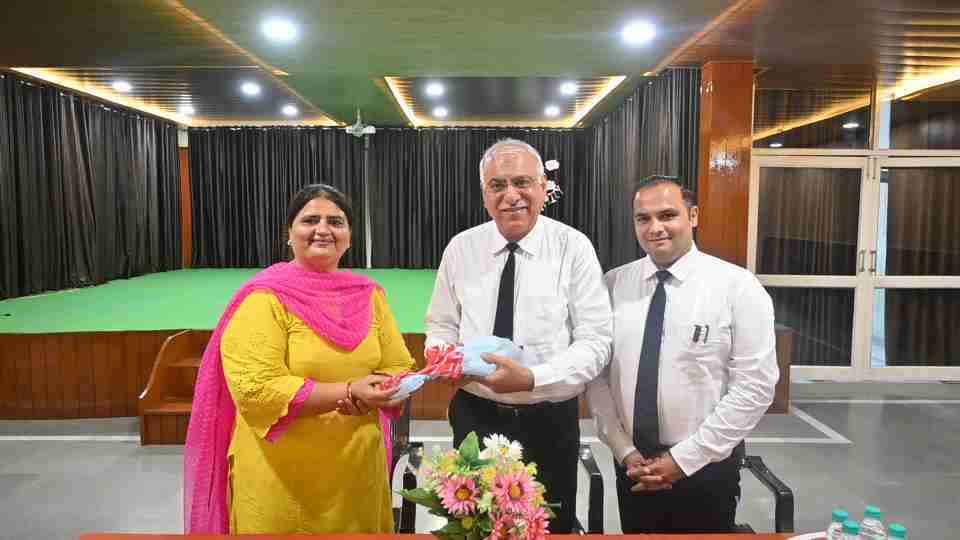 The seminar on personality development and communication skills, led by resource person Mr. Naresh Malik, a former manager at PNB and advocate practitioner, was a resounding success.-5