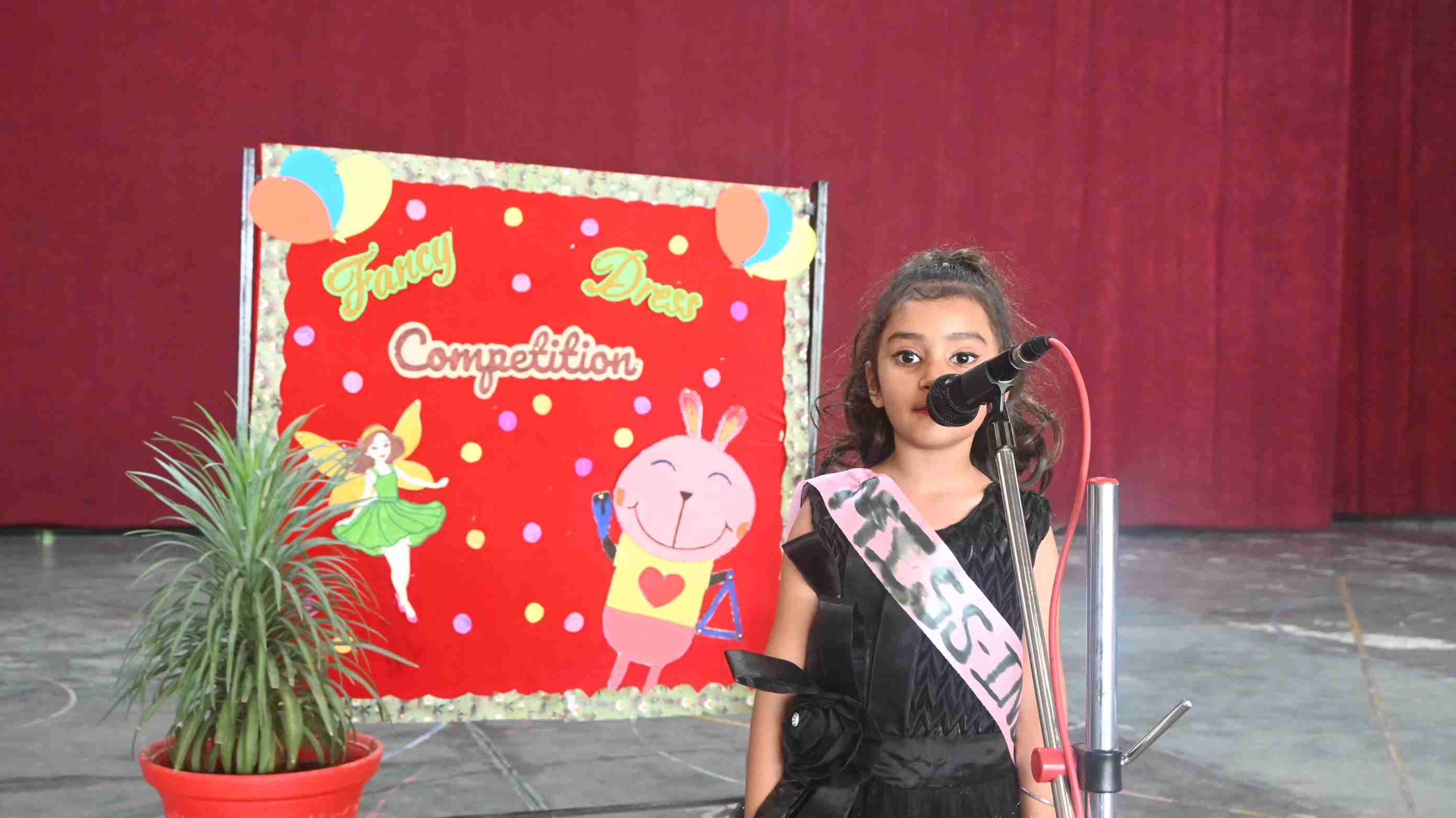 Fancy Dress Competition LKG-6