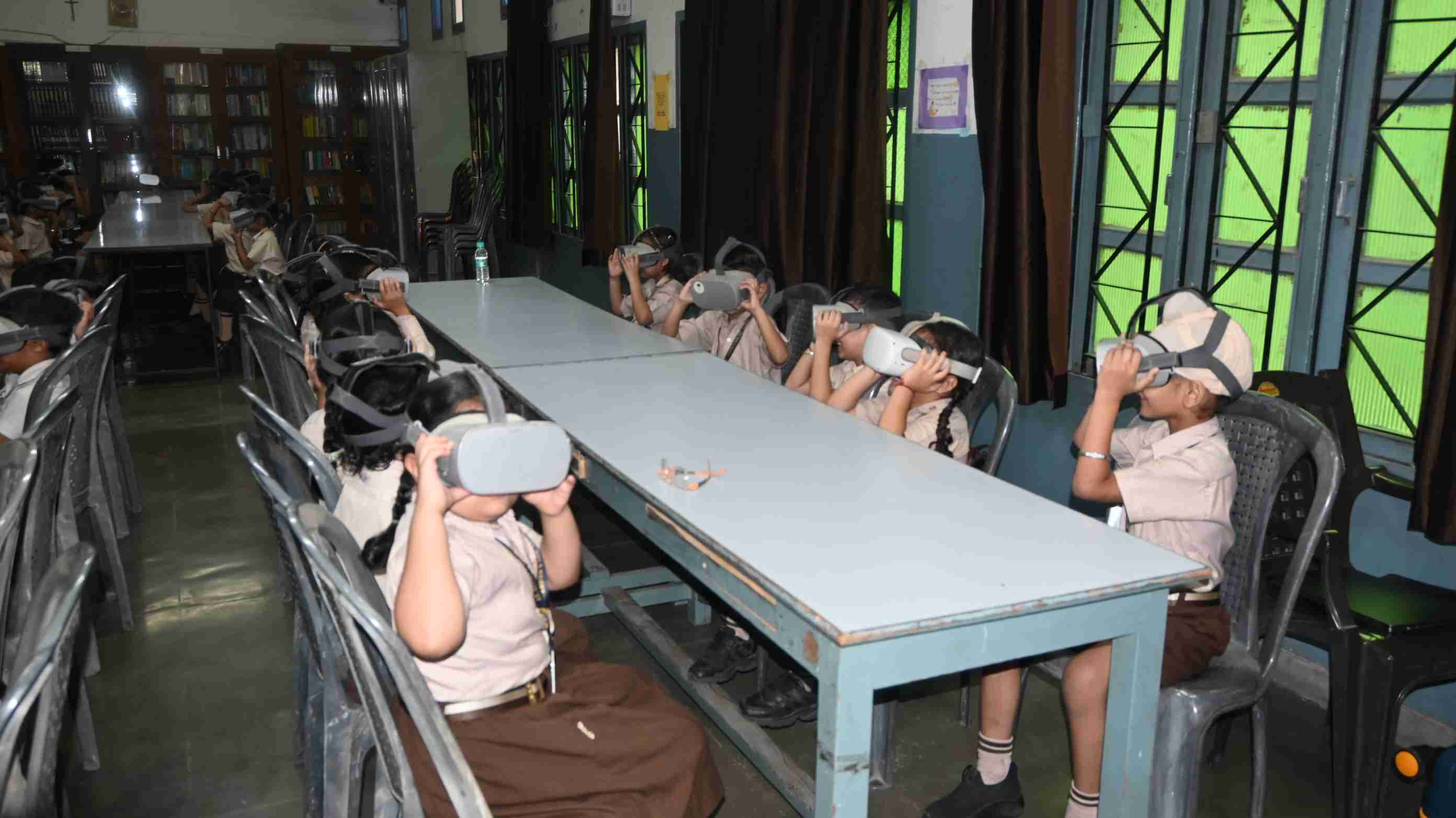 We're thrilled to share that our students had an out-of-this-world experience with our recent Virtual Reality (VR) session about the Moon!-2